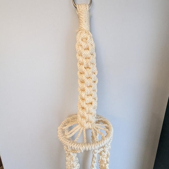 Vintage 1970's macrame plant hanger - Picture 9 of 9